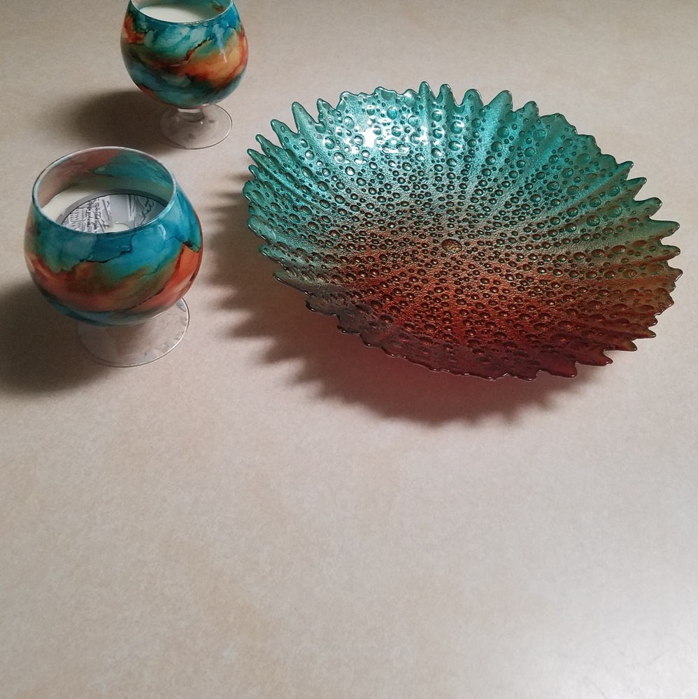 Large round beveled edge bowl - 2 matching candles